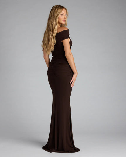 Style your seasonal looks with the Ashlynn Off-Shoulder Mermaid Formal Dress, a trend-right, brown formal dress designed for any plan on your calendar with new and unqiue details.