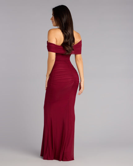 The Ashlynn Off-Shoulder Mermaid Formal Dress is a burgundy prom dress that blends trend-forward design with a flattering fit, perfect for celebrating your night with confidence.
