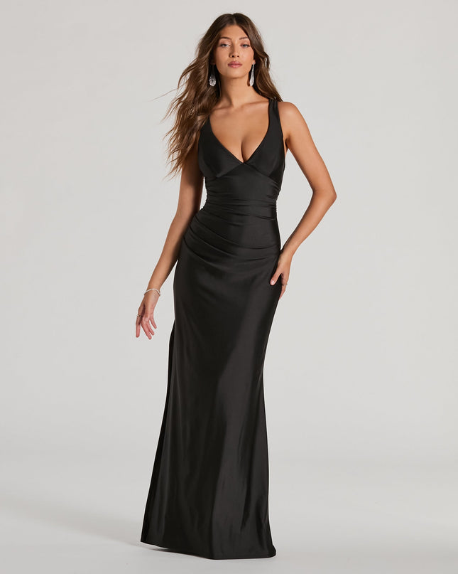 Feel polished and confident in the Jianne Formal Lace-Up Back Long Dress, a black prom dress designed with luxe fabric and modern detail that shows off your vibe.