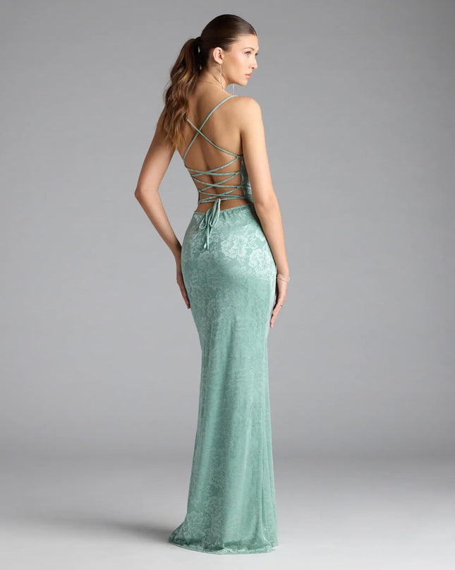 Style your seasonal looks with the Kehlani Formal Floral Lace Slit Mermaid Dress, a trend-right, sea foam spring dress designed for any plan on your calendar with new and unqiue details.