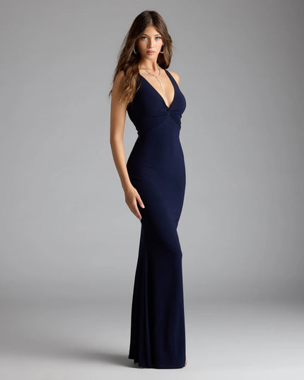 Step into the new season looking effortlessly chic in the Juliane Strappy Back Mermaid Formal Dress in navy blue, a must-have Windsor dress for your cool-weather wardrobe.