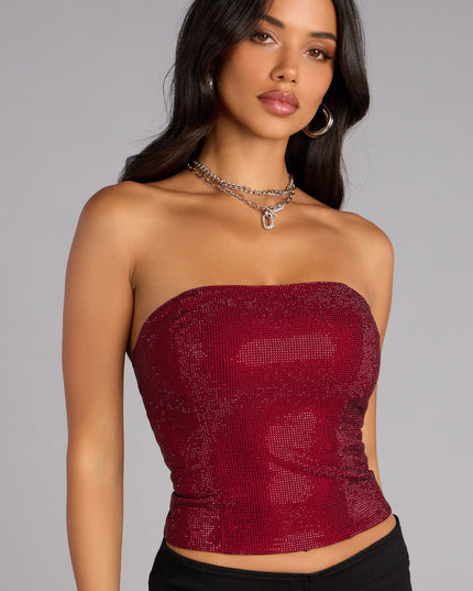 Show off your style in the Glitz Game Tube Rhinestone Corset Top, a burgundy crop top designed for bold looks and effortless versatility.