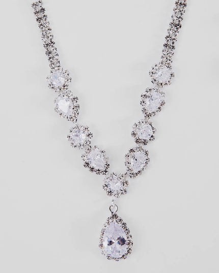 Get ready for any event with the Endless Glam Rhinestone Collar And Earrings Set in silver, an essential start to creating a versatile outfit for women for grad parties, cocktail hours, or nights out.