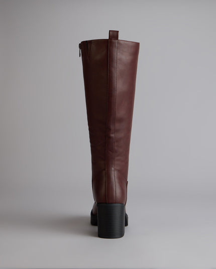 Style made simple with the Steppin Up Block Heel Knee High Boots in wine, trendy women’s shoes that take your outfit from basic to bold in one step.
